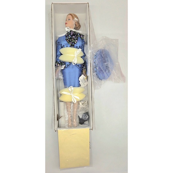 Tonner-Brenda Starr 16Doll Celebration in Silk BS9402 NEW IN BOX with shipper